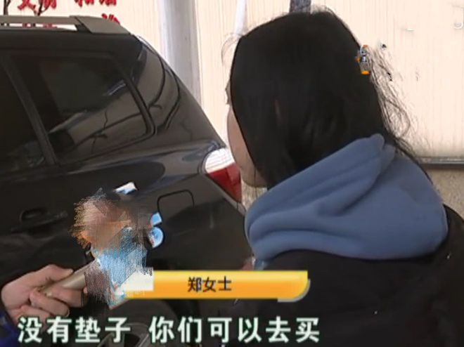 best365厕所没有防滑垫女子一跤甩出孩子医院：没有垫子你自己去买啊(图2)