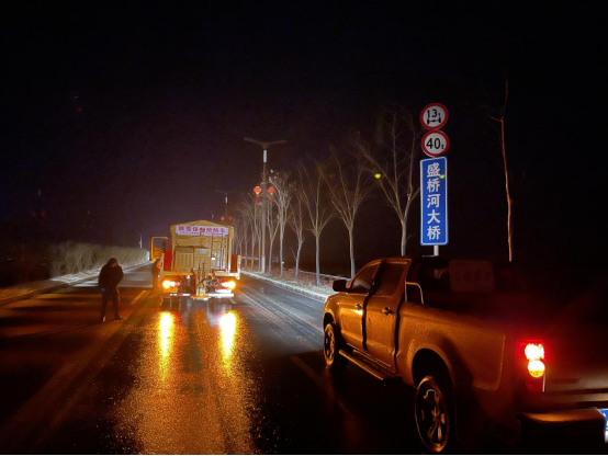 best365合肥市公路管理服务中心庐江分中心做好群众出行的“防滑链”