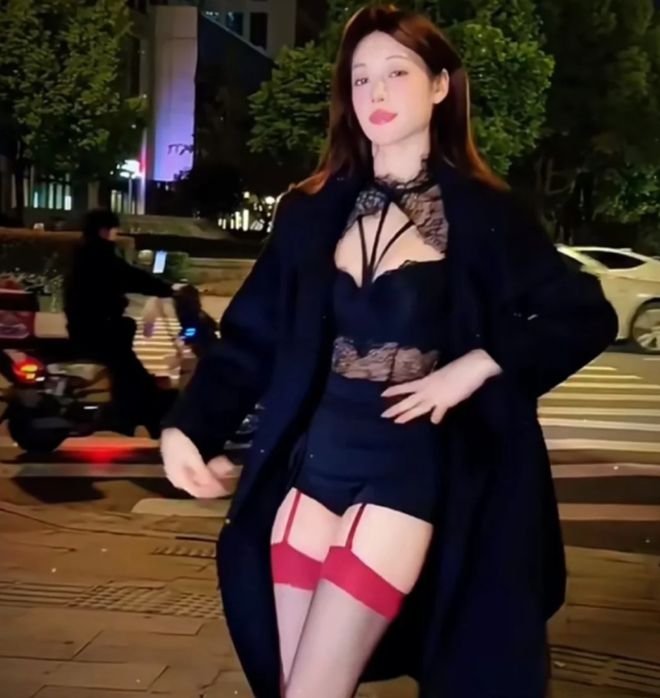 best365吴柳芳被禁止关注删视频穿严实曾在B站擦边让粉丝充钱被封号(图7)